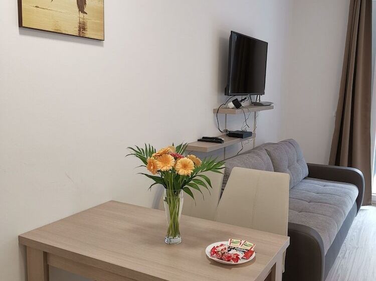 Escritório Estándar, Corvin Holiday Apartments