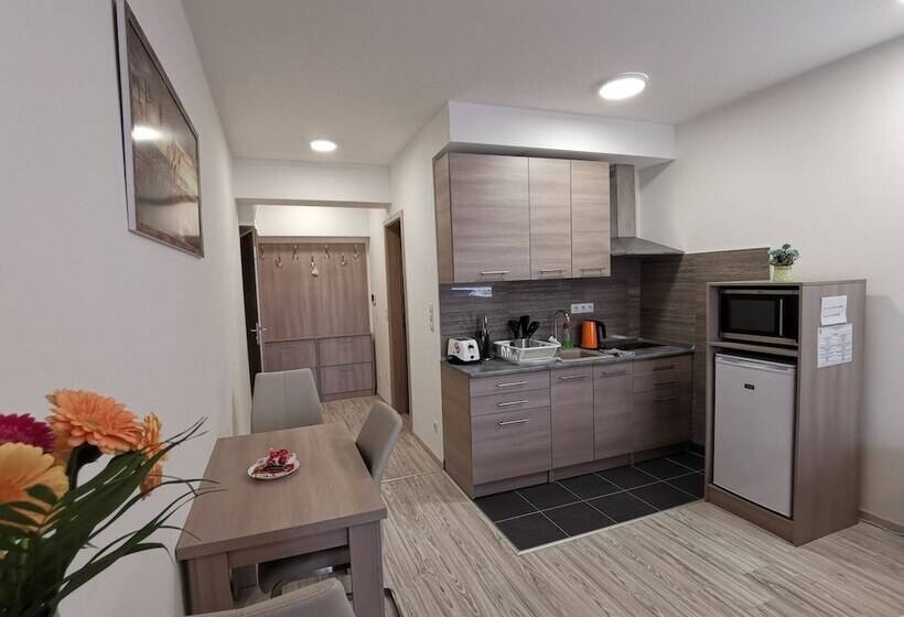 Escritório Estándar, Corvin Holiday Apartments
