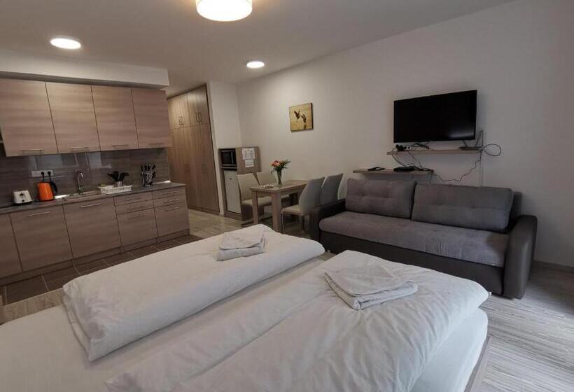 Estúdio Familiar, Corvin Holiday Apartments