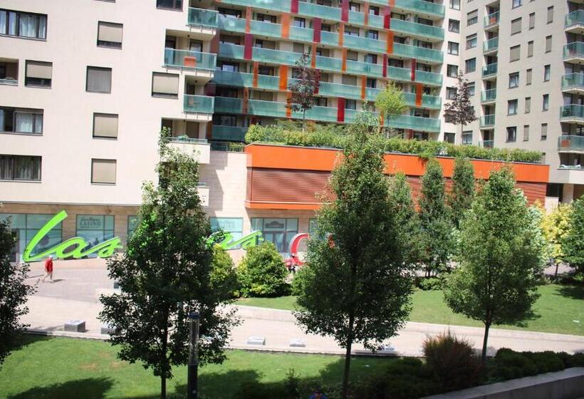 Escritório Estándar, Corvin Holiday Apartments
