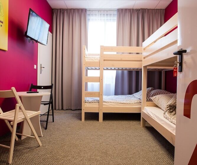 Пятиместный Стандартный Номер, Moon Hostel Poznań
