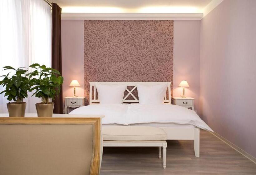 Quarto Premium, Pension Mariposa