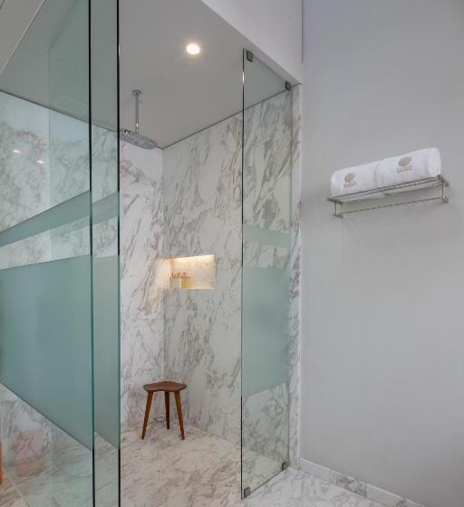 اتاق لوکس با تخت بزرگ, Central Hotel Boutique
