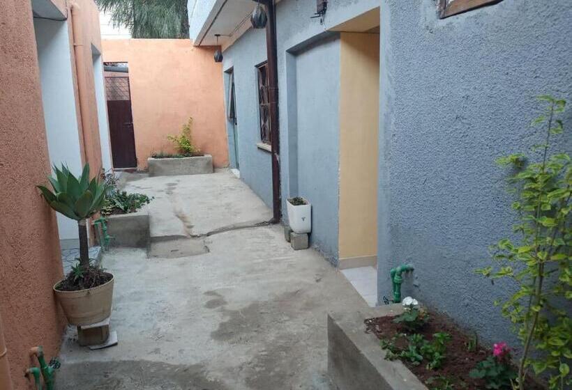 اتاق استاندارد, Lucy Guest House