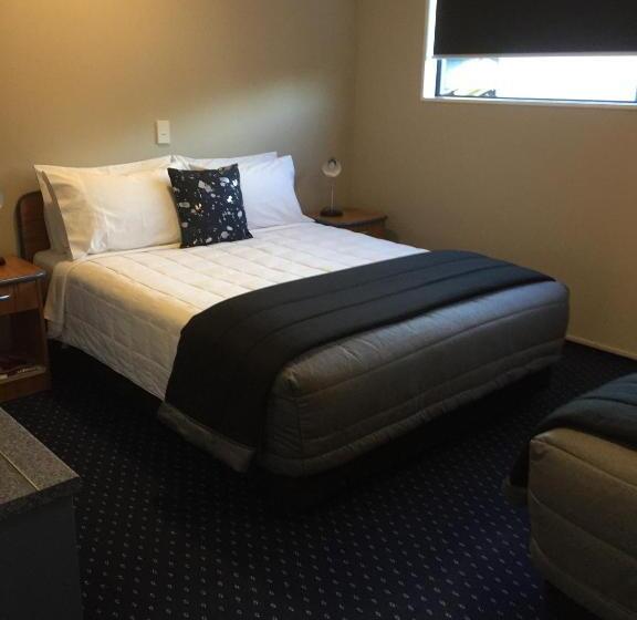 침실 2개 아파트, Bay City Motor Lodge