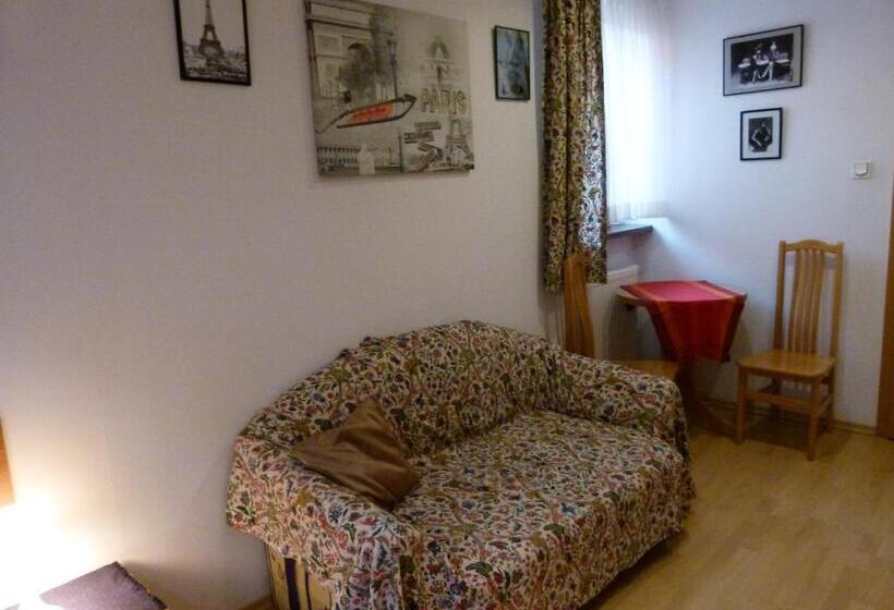 Habitación Triple Estándar, Willa Krystyna