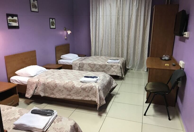 اتاق استاندارد سه نفره, Good Cat   Hostel