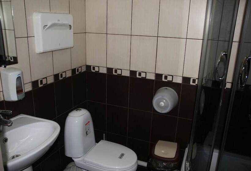 تختخواب در اتاق مشترک, Good Cat   Hostel