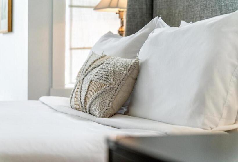 스위트 킹사이즈 침대, Agate Cove Inn