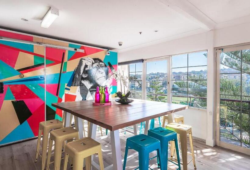 공용 욕실 구비 공동 객실 내의 침대, Mad Monkey Hostel Coogee Beach