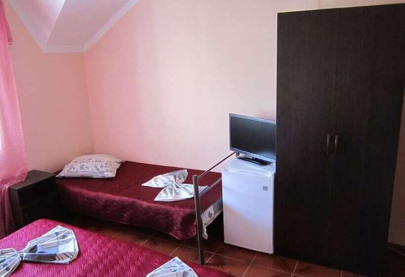 اتاق استاندارد سه تخته با بالکن, Guest House Vesta