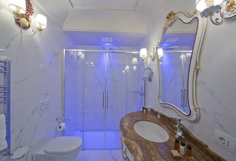 اتاق لوکس با چشم‌انداز دریا, Villa Corallium