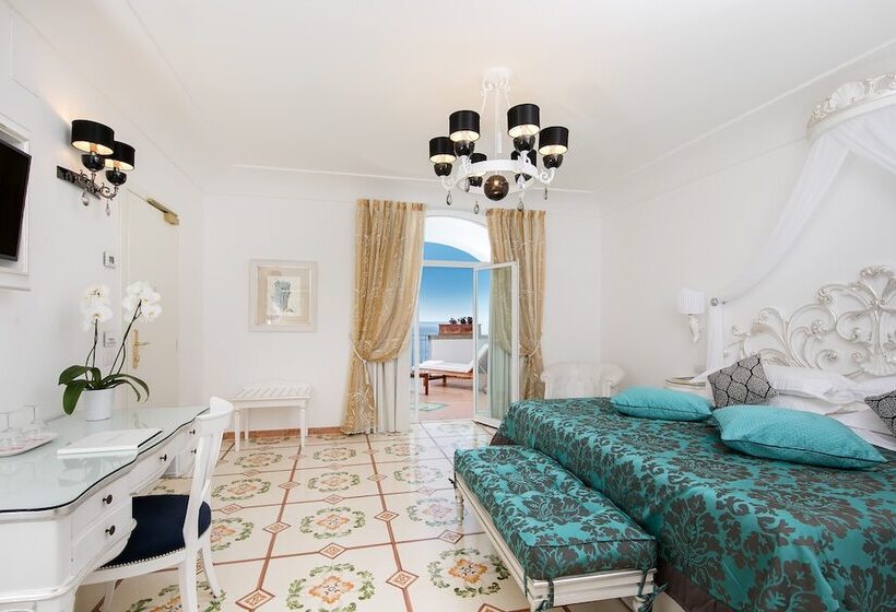 اتاق لوکس با چشم‌انداز دریا, Villa Corallium