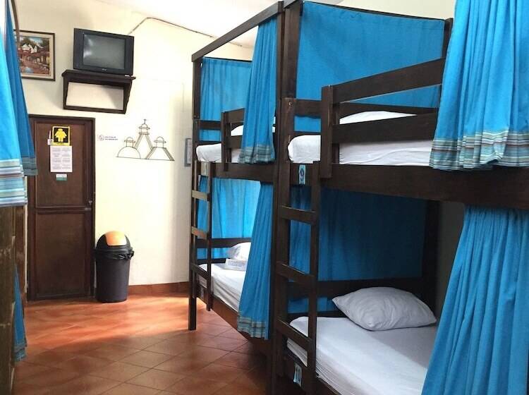 تختخواب در اتاق مشترک, Hostal Antigua