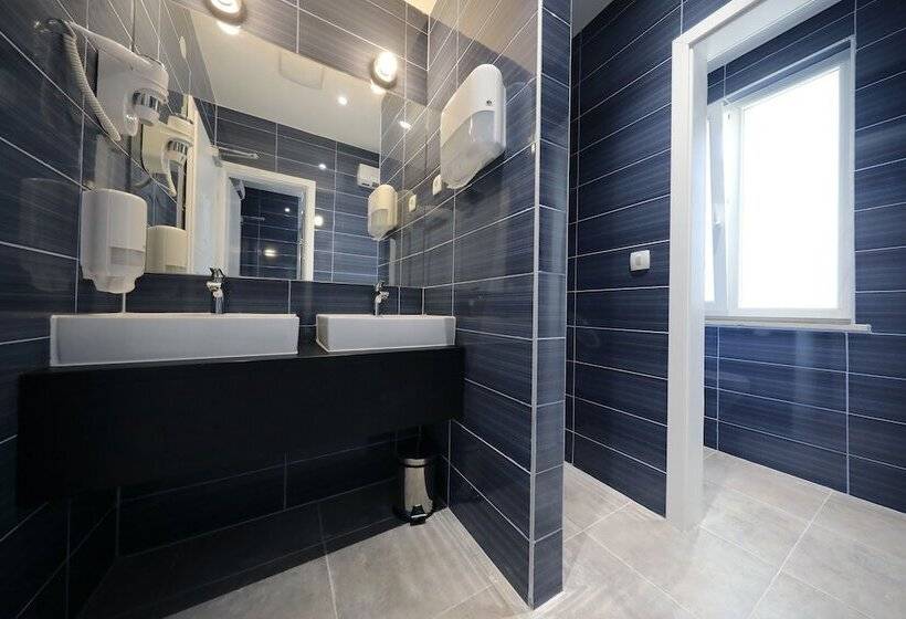اتاق استاندارد با سرویس بهداشتی مشترک, Downtown Boutique Hostel