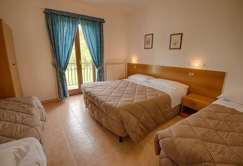 اتاق استاندارد چهار تخته, Albergo Della Corte