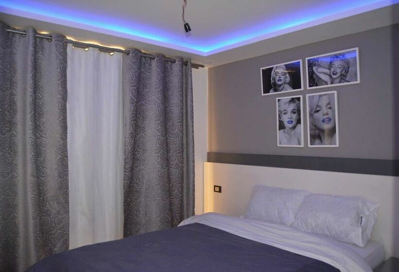 اتاق استاندارد یک نفره, Azar Boutique