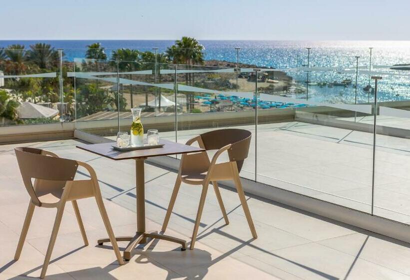 غرفة عائلية مطلّة علي البحر, Chrysomare Beach Hotel & Resort