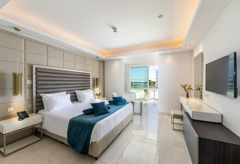 Семейный Номер Вид на Море, Chrysomare Beach Hotel & Resort