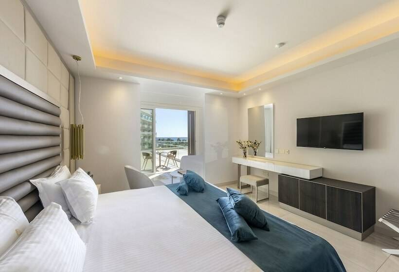 Семейный Номер Вид на Море, Chrysomare Beach Hotel & Resort