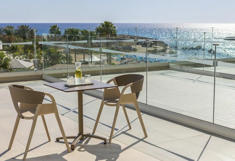 Семейный Номер Вид на Море, Chrysomare Beach Hotel & Resort