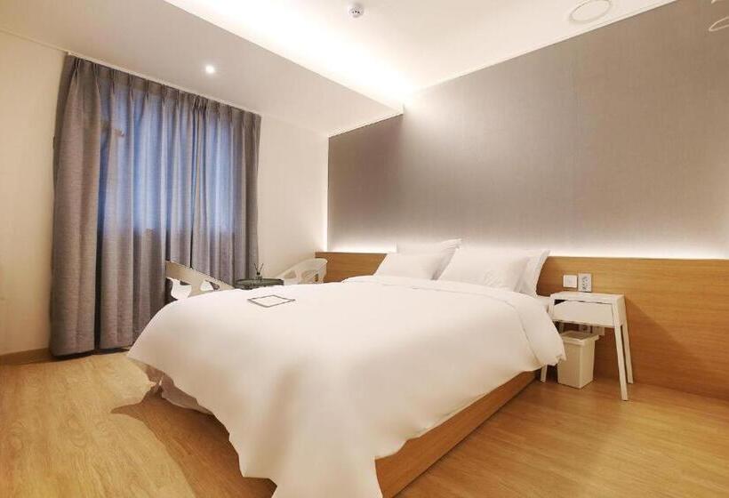 اتاق استاندارد, Urban Stay