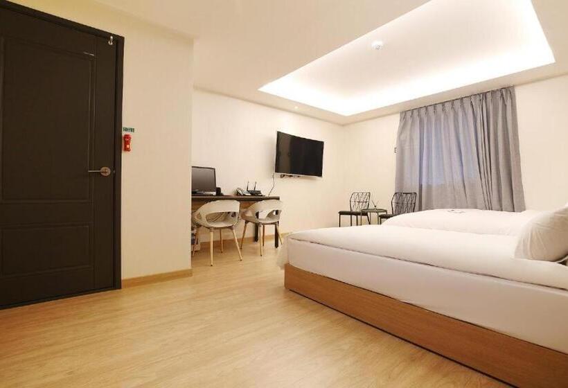 اتاق لوکس, Urban Stay