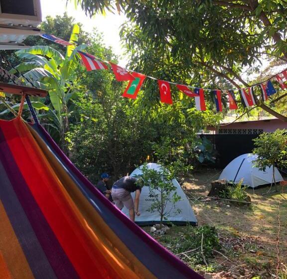 كوخ قياسي, Hostal & Café Travelers