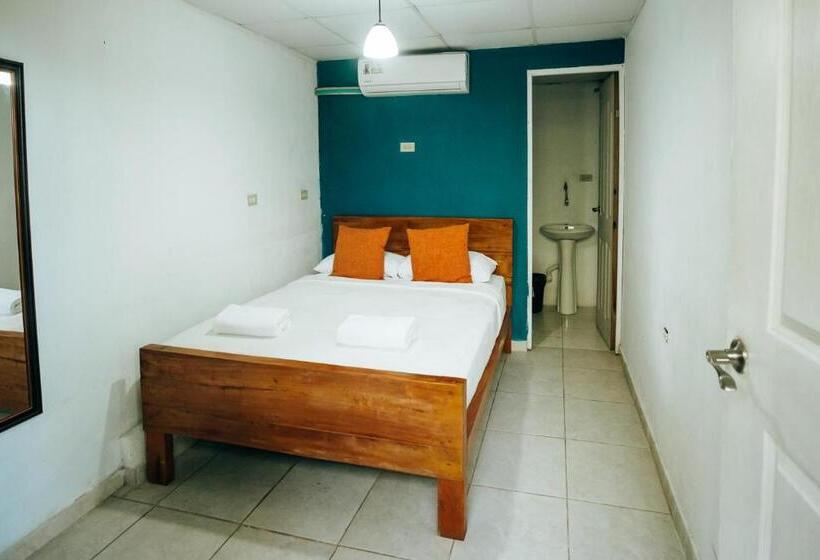 标准间带露台, Hostal & Café Travelers
