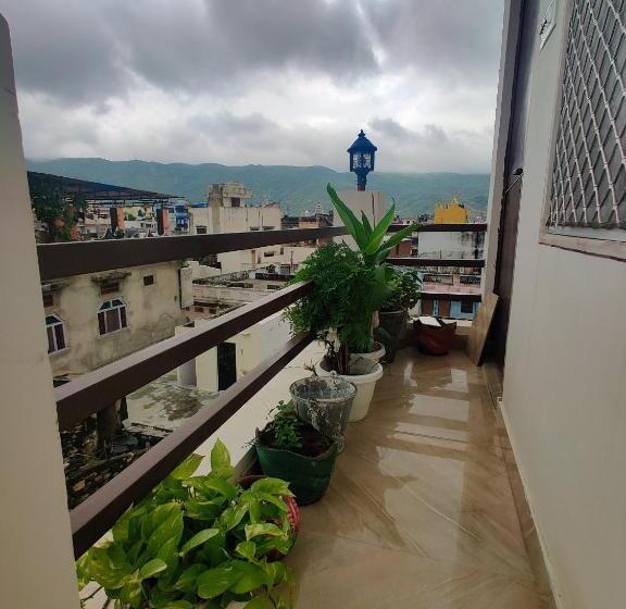 经济房, Varah Square Guest House
