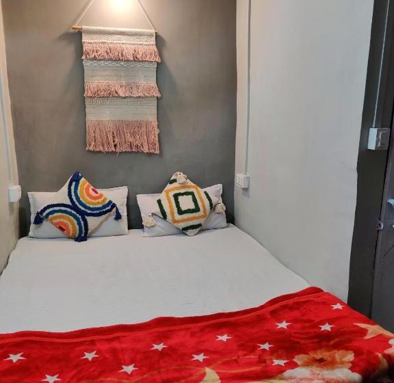 基本间, Varah Square Guest House