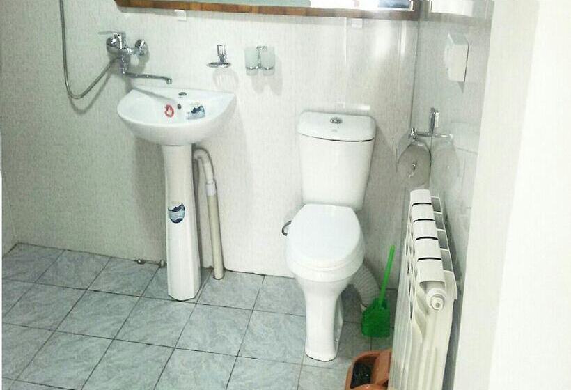 اتاق استاندارد چهار تخته, History Guest House