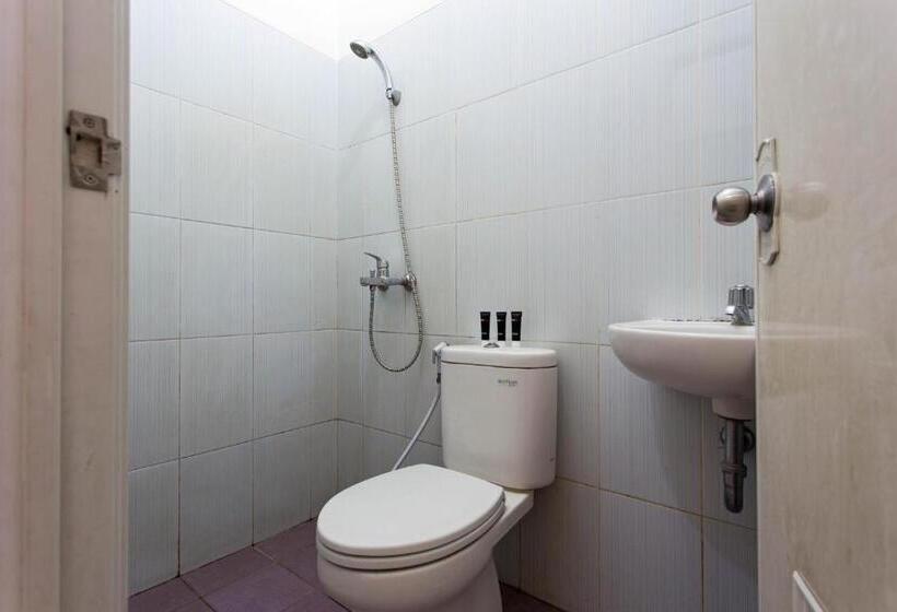 Номер Economy, Reddoorz Plus Near Siloam Karawaci