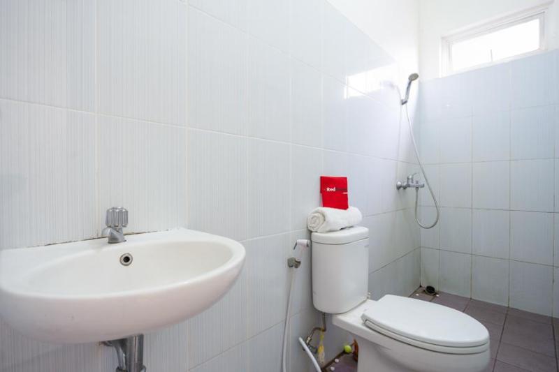 Номер Стандарт, Reddoorz Plus Near Siloam Karawaci