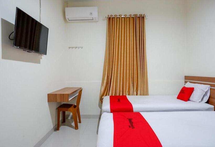 Семейный Номер, Reddoorz Near Living Plaza Purwokerto