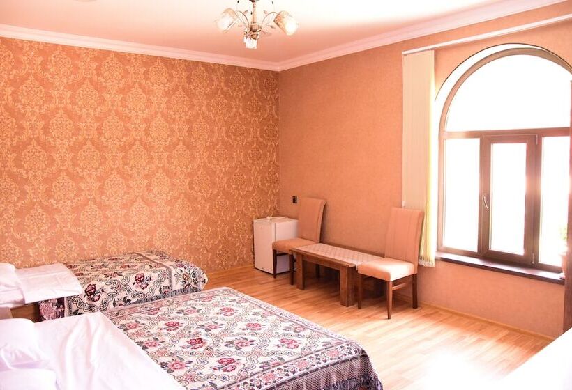 اتاق خانوادگی, Si̇msek Hotel&restourant