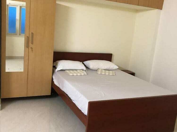 标准三人间, Arn Guest House