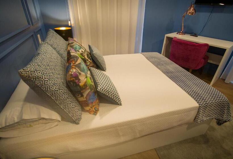 Номер Deluxe с Балконом, Zigzag Hostel