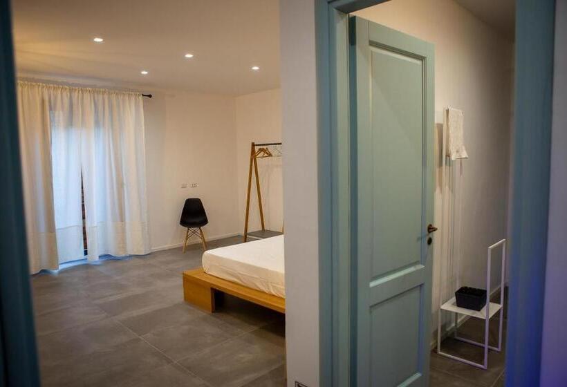 Полулюкс с Балконом, La Casetta   Rooms & Garden