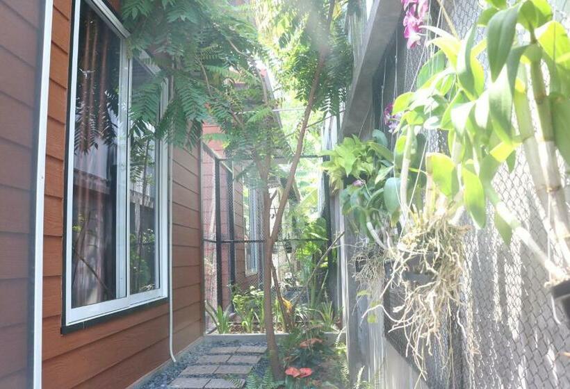 ویلای استاندارد با چشم‌انداز باغ, Our House Bungalow