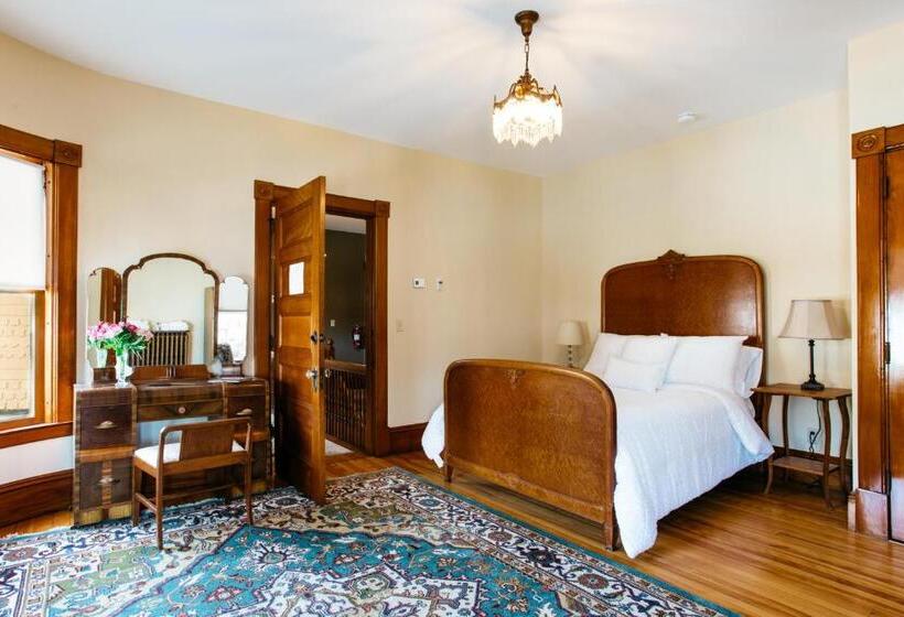 Номер Стандарт, Reynolds House Inn