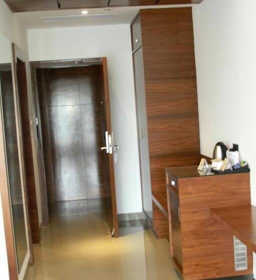 Люкс Вид на Город, Ceasar Palace Kottayam