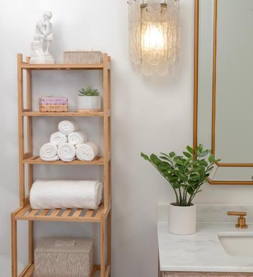 سوئیت با تخت بزرگ, Cardiff By The Sea Lodge