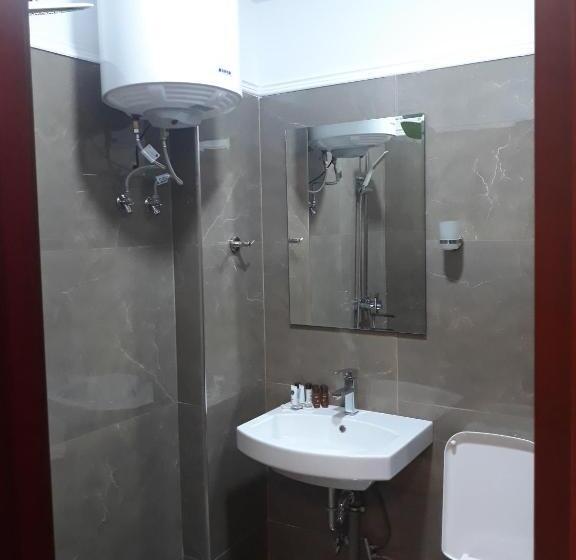 家庭间, British Hotel Pogradec