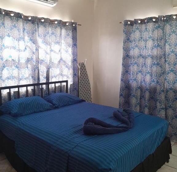 اتاق لوکس, Beverley's Guest House, Nevis