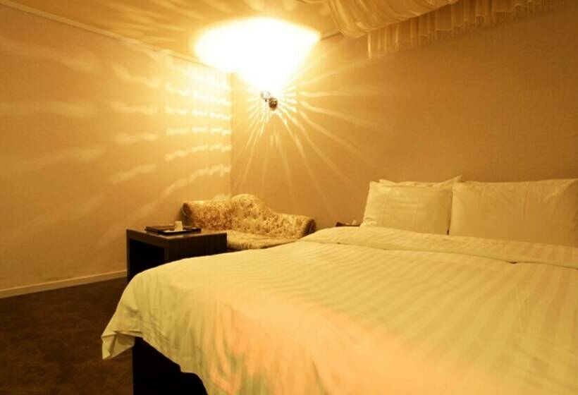 اتاق استاندارد, Gugi Motel