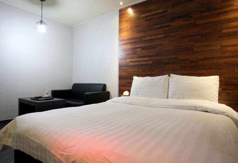 اتاق استاندارد, Gugi Motel