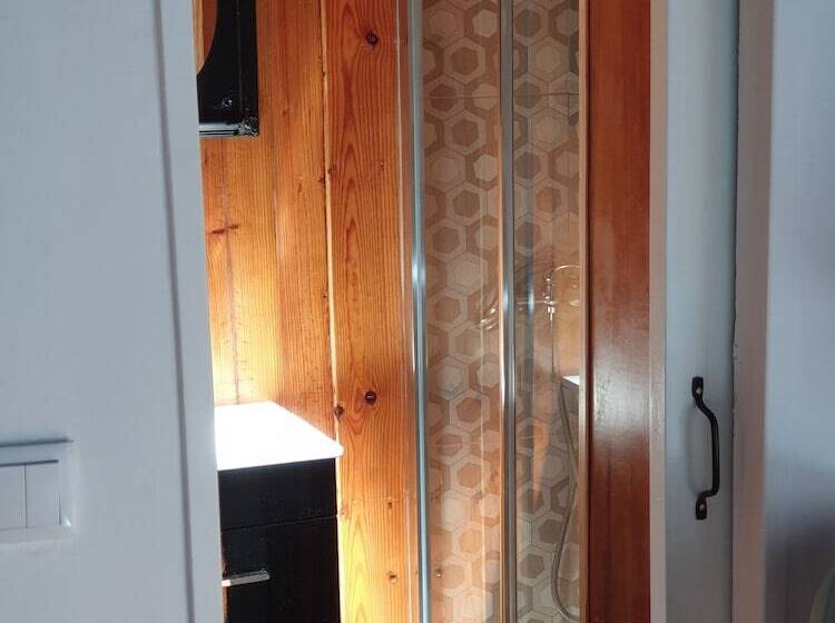 Quarto Estandar, Solar Transmontano