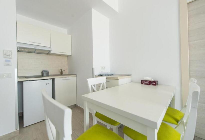 Апартаменты 1 Спальня с Террасой, Zip Apartments