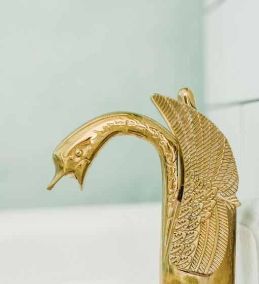 Семейный Номер Deluxe, The Crooked Swan